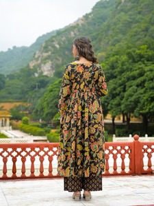 Conjunto de Kurta Anarkali Largo en Oferta para Mujer, para Bodas, Festivales y Fiestas, Disponible para Venta al Por Mayor - Product Image 4