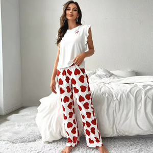 Pyjama d'été 2 pièces pour femme en soie de lait, avec t-shirt blanc à manches volantées et pantalon imprimé cœurs, col doux et taille élastique - Product Image 4