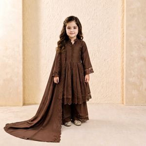 Costume Anarkali traditionnel marron pour fille avec dentelle, coupe ample, pour mariage et festivals, de Samp Corporation - Product Image 1