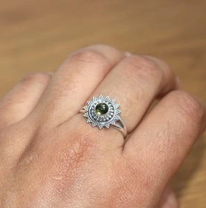 Bague en argent sterling 925 avec tourmaline verte naturelle, faite à la main, minimaliste, bijoux fins, pierre de naissance d'octobre, cadeau - Product Image 6