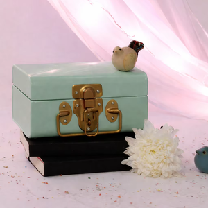 Antique Creations - Caja de Joyería de Metal de Lujo Color Verde Mar, Pequeña, con Cerradura, Estilo Vintage, para Guardar Anillos, Collares, Cosméticos, Regalos de Navidad - Product Image 1