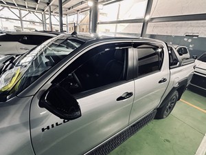 Viseras para Puertas de Auto HIC, Material PMMA, 100% Compatibles con Hilux Doble Cabina / Hilux Travo Overland 25~on - Product Image 1