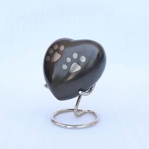 Urne funéraire moderne en laiton de haute qualité pour animaux de compagnie, en forme de cœur, gravée, pour le stockage des cendres, fabriquée à la main - Product Image 3