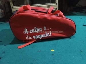 Sac de raquette de padel en nylon rouge Quase Que Dava avec impression MDS, fermeture éclair résistante à l'eau, sac à dos de sport 30-40L - Product Image 4