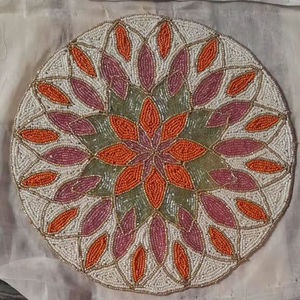 Set de table ovale tissé à la main en jacquard brodé avec motif végétal écologique antidérapant - Product Image 1
