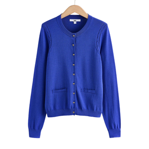 Cárdigan clásico de punto para mujer, azul cobalto, con botones, tacto suave, rico en algodón, cuello redondo, manga larga, con bolsillos, para venta al por mayor - Product Image 3