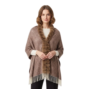 Poncho élégant pour femme avec bordure en fausse fourrure, châle tricoté polyvalent et confortable avec pompons pour superposer et ajouter du style - Product Image 1