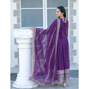 Robe de soirée brodée de créateur avec un travail de séquence de codage unique - Product Image 6