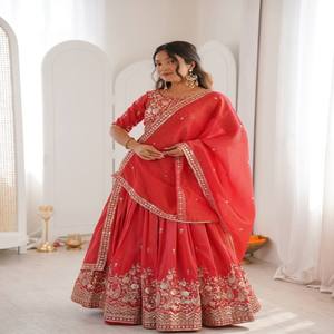 Ensemble Lehenga en Soie Scintillante VASTRA COTTAGE avec Broderie de Fil et de Paillettes, Lehenga à Fort Volume Entièrement Cousu, Collection Choli Non Cousu - Product Image 1