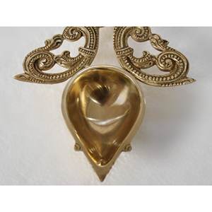 Exótica Lámpara Diya de Latón de Diseño Hecha a Mano en India, Artículo de Decoración para el Hogar, Hecho a Mano en India, Modelo MIU793 - Product Image 2