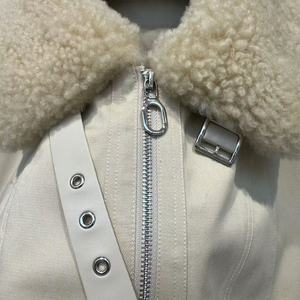 Manteau court en duvet d'oie respirant pour femme avec col en fourrure de renard et manches en fourrure véritable, fermeture éclair, design original pour l'hiver - Product Image 5