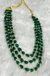 Collier à trois couches plaqué or avec perle ovale verte et perle blanche, bijoux de mode, design élégant de collier superposé - Product Image 2