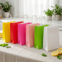Sacs en papier kraft blanc KUAIMA 15x8x21cm en stock, petits sacs cadeaux avec poignée torsadée, emballage en gros