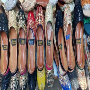 Elegantes Zapatos Khussa para Mujer, Estilo Casual con Tacón Plano, Multicolor, Estilo Indio-Pakistaní, para Usar en Todas las Estaciones - Product Image 2