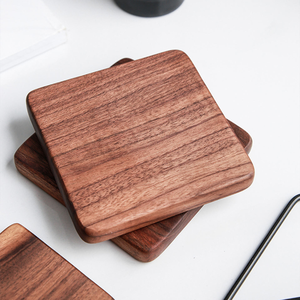 Juego de Posavasos Cuadrados de Madera Maciza - Resistentes al Calor y Sin Astillas, para Tazas y Tazones, Acabado Liso de Grado Comercial - Product Image 1