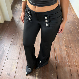 Pantalon en jean évasé taille mi-haute style urbain avec boucles métalliques multiples, respirant, séchage rapide, couleur unie, vintage, décontracté - Product Image 3