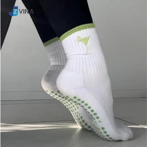 Chaussettes de Pilates blanches personnalisées avec broderie cocktail et semelle antidérapante pour un style décontracté estival JZVINA - Product Image 3