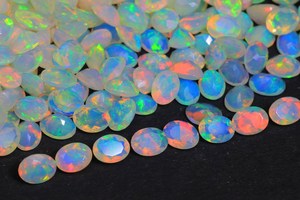 Magnifique opale éthiopienne Welo, pierre brillante arc-en-ciel, opale éthiopienne ovale de 7x5 mm pour la création de bijoux - Product Image 6