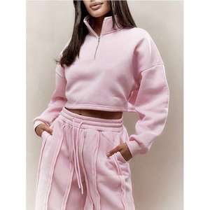 Ensemble de survêtement deux pièces pour femme : Sweat-shirt court à col semi-zippé et pantalon de survêtement large à plis et coupe droite - Product Image 3