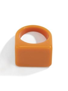 Anillo de Resina Naranja Geométrico, Anillo de Cóctel Unisex, Joyería Moderna Cuadrada, Accesorio de Moda para Uso Diario - Product Image 1