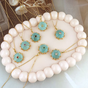 Collier pendentif en amazonite naturelle avec de minuscules breloques en onyx noir et zircone cubique, incrustation de pierres précieuses, bijoux faits à la main sertis à griffes - Product Image 3