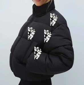 Fournisseur direct en gros OMMiZ Blouson matelassé en denim de créateur épais en coton avec imprimé lettres effet déchiré et motif araignée Baping - Product Image 1