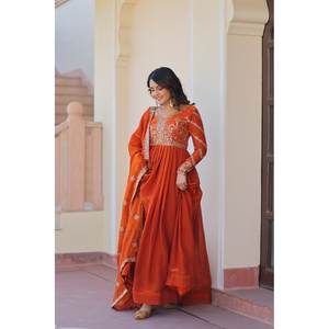 Robes de soirée - Robe de soirée élégante avec broderie en zari et paillettes - Product Image 6