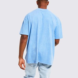 T-shirt homme oversize à manches courtes, col rond, bleu clair uni, en jersey de coton, design simple, en vente. - Product Image 2