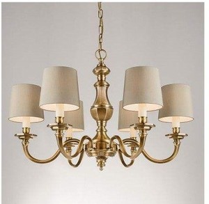 Araña de latón fundido de lujo, iluminación de techo de latón macizo hecha a mano para comedor elegante y sala de estar - Product Image 1