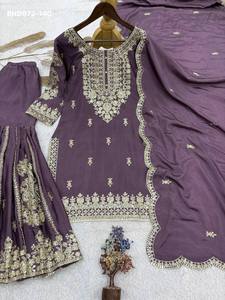 Ensemble prêt-à-porter Sharara-Suit et Dupatta en soie Chinon allemande de créateur, avec broderie, cordon et travail de sequins, fournisseur indien - Product Image 4