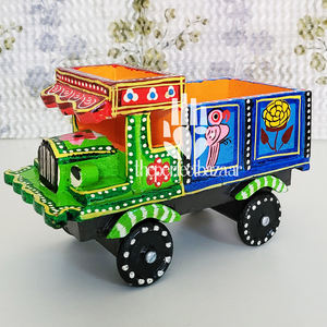 Camion en bois peint à la main - Product Image 2