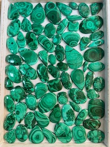 Cabujón de malaquita natural de alta calidad, piedra preciosa de diseño para anillo o colgante, tamaño de piedra preciosa de malaquita, cabujón hecho a mano. - Product Image 3