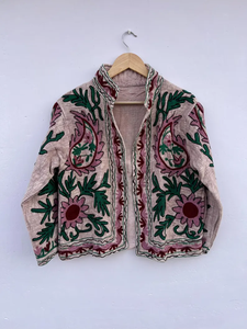 Veste en coton matelassée avec broderie florale Suzani |   Manteau d'hiver |   Vêtements d'extérieur hippie bohème |   Cadeau unisexe |   Col montant avec poche - Product Image 6