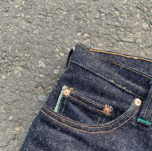 Jean en denim ciré ample pour homme, coupe décontractée, noir, style streetwear hip-hop, vente en gros pour designers - Product Image 2