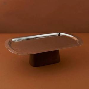 Support à gâteau moderne en bois à bas prix avec finition émaillée et couvercle décoratif en forme de dôme, idéal pour les gâteaux de mariage et de Noël - Product Image 4