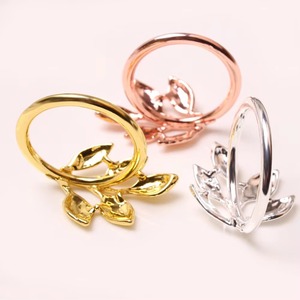 Les anneaux de serviette en métal élèvent l'ambiance générale sans la sublimer trop fortement, un choix durable pour les foyers soucieux de l'environnement. - Product Image 5