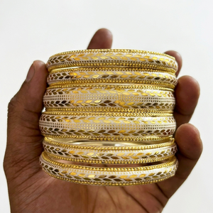 Bracelets en métal avec incrustations complexes, collection de bijoux ethniques - Product Image 1