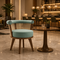 Fauteuil d'appoint moderne vert rembourré avec dossier en rotin, chaise de salle à manger en rotin, fauteuil à cadre en bois massif pour hôtel, café, restaurant