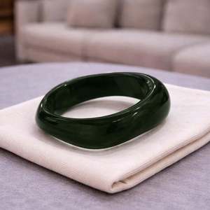 Bracelet jonc en résine noire pour femme, bijou fantaisie fait main, cadeau pour elle, en promotion - Product Image 1