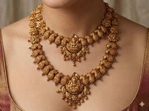 Conjunto de Collar de Oro Sólido de 22K |   Joyería nupcial tradicional del sur de la India con diseño de Lakshmi |   Haram con Acabado Dorado Antiguo - Product Image 4