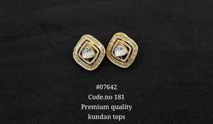 Boucles d'oreilles pendantes carrées plaquées or avec zircon, style Kundan, bijoux tendance pour femme, idéales pour les soirées. - Product Image 3