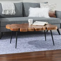 Table basse artisanale en bois massif recyclé, forme organique, bord naturel, personnalisable, écologique, mobilier de salon