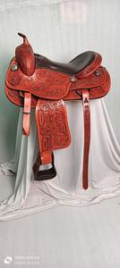 Selle en cuir occidental haut de gamme artisanale avec finition bicolore, siège rembourré en daim noir et motifs floraux complexes gravés à la main - Product Image 3