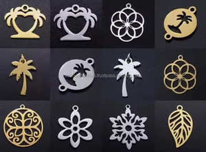 Pendentif moderne personnalisé en acier inoxydable en forme de cerf Ornement et cadeau de Noël en métal découpé au laser Décorations de Noël - Product Image 4