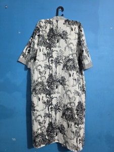 Bata Kimono Hecha a Mano 100% Algodón con Estampado Animal, Ligera y Transpirable para Verano, Cuello en V, Larga, Suave, con Cordón Ajustable - Product Image 5