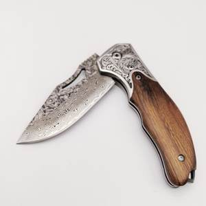 Cuchillo Plegable de Acero de Damasco SHARP POINT TRADES, Hoja Recta de 0.5mm de Grosor, Apertura con Perilla, Mango de Madera - Product Image 2