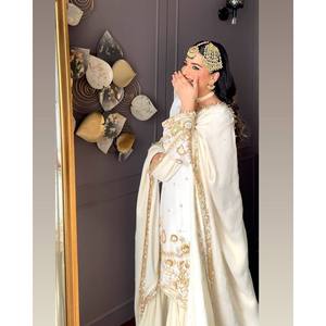 Hermoso Conjunto de Fiesta con Top y Pantalón con Dupatta, Talla XL - Product Image 5