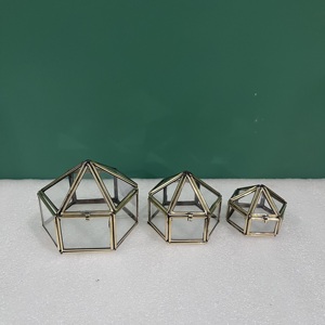กล่องเครื่องประดับแก้วทรงเรขาคณิต ชุด 3 ชิ้น กล่องใส่ของกระจกทองเหลืองวินเทจ กล่องใส่แหวนแต่งงาน กล่องโชว์แก้วใส ของตกแต่งบ้าน - Product Image 4
