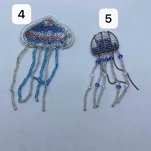 Breloques de sac tendance faites à la main en perles de rocaille, breloques de sac élégantes en perles de rocaille pour sacs fourre-tout - Product Image 1