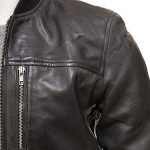 Chaqueta de Cuero para Hombre, Estilo Urbano, con Tacto Suave y Cómodo, Impermeable y Resistente al Viento, para Viajes por la Ciudad, con Opción de Logotipo Frontal - Product Image 5